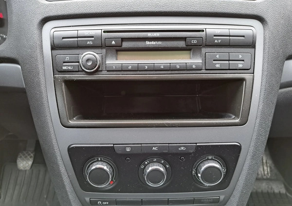 Skoda Octavia cena 22900 przebieg: 257000, rok produkcji 2011 z Szydłowiec małe 407